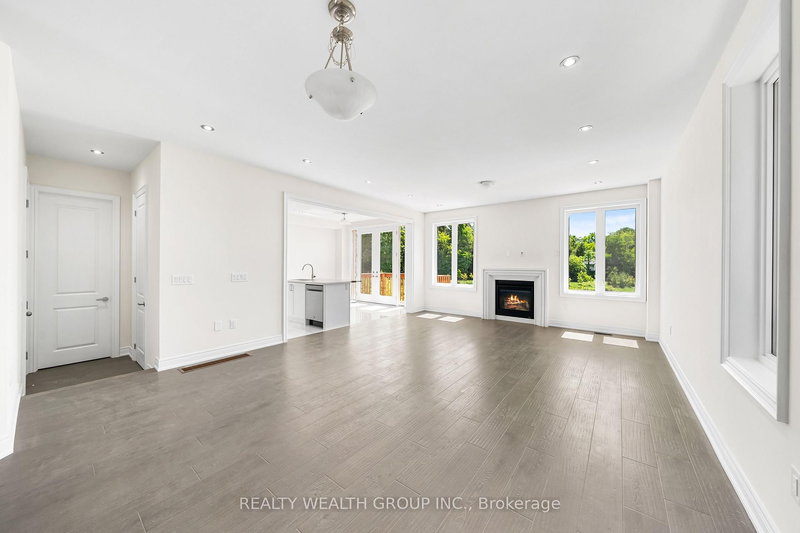 261 Seaview Hts, East Gwillimbury, L9N 0Z1 | Image 3