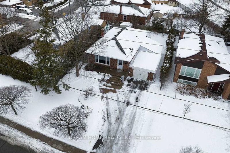 302 Crosby Ave, Richmond Hill, L4C 2R6 | Image 2