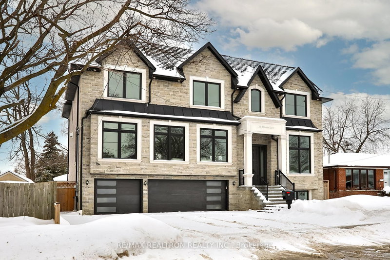 36 Sussex Ave, Richmond Hill, L4C 2E6 | Image 2