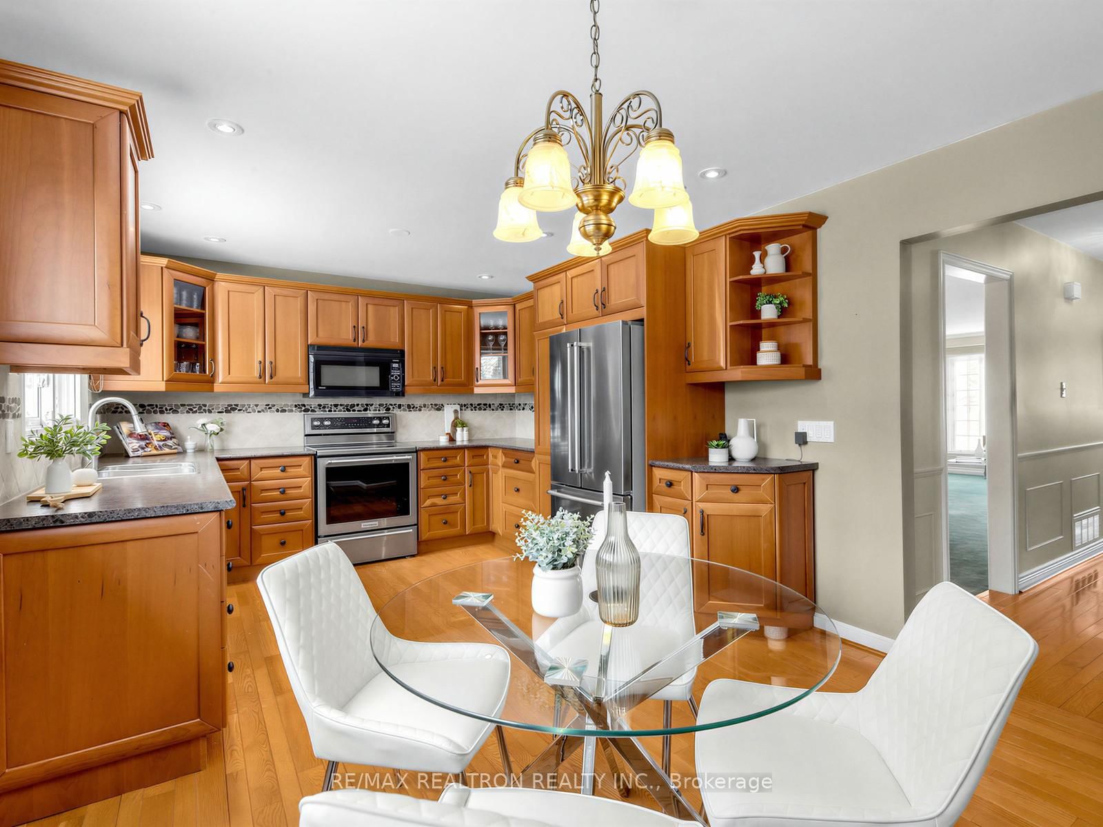 Detached House sold at 35 Sir Galahad Place, Markham, Ontario, L3P 3K7 - Markham Village - MLS: N12778752