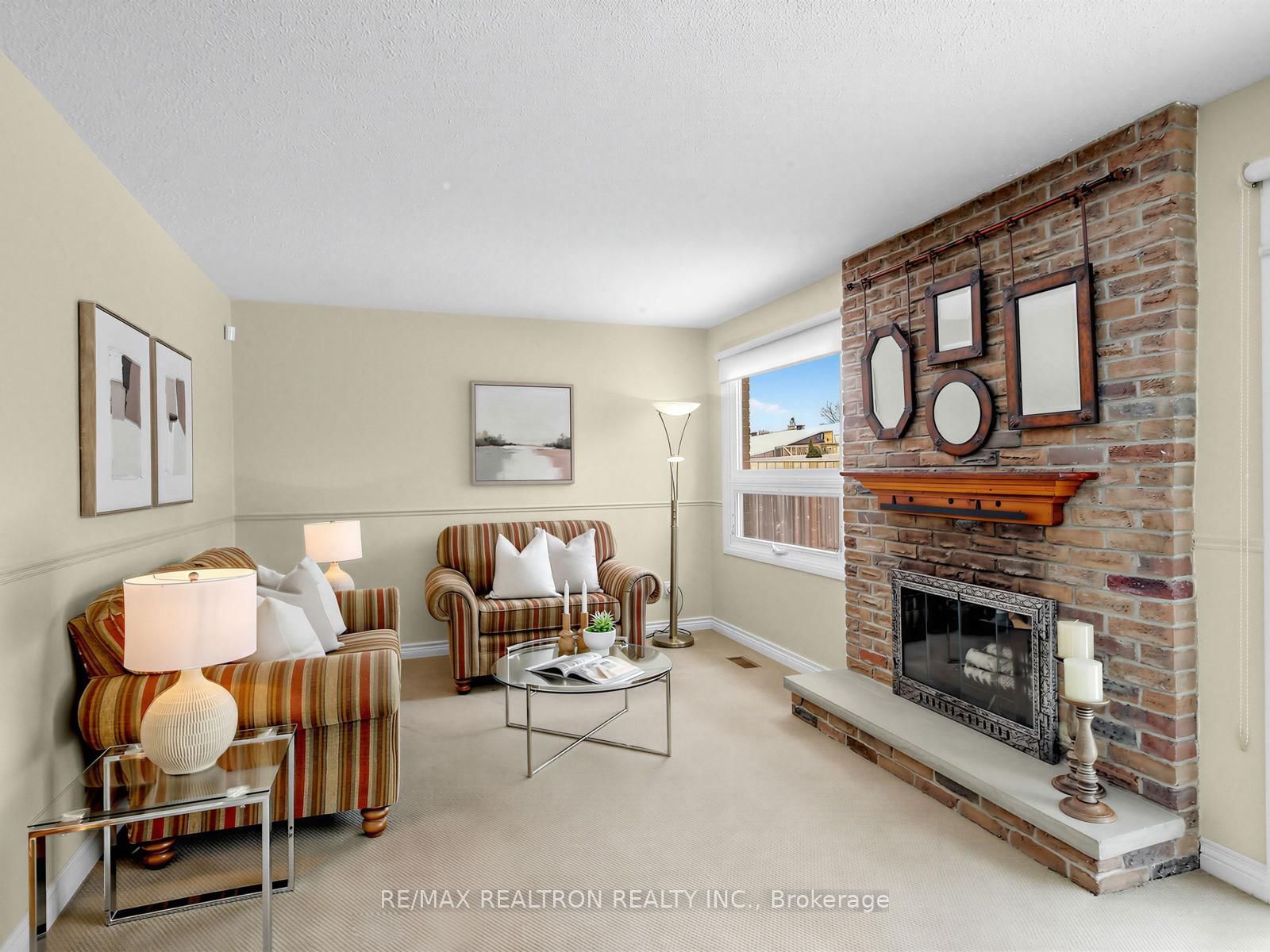 Detached House sold at 35 Sir Galahad Place, Markham, Ontario, L3P 3K7 - Markham Village - MLS: N12778752