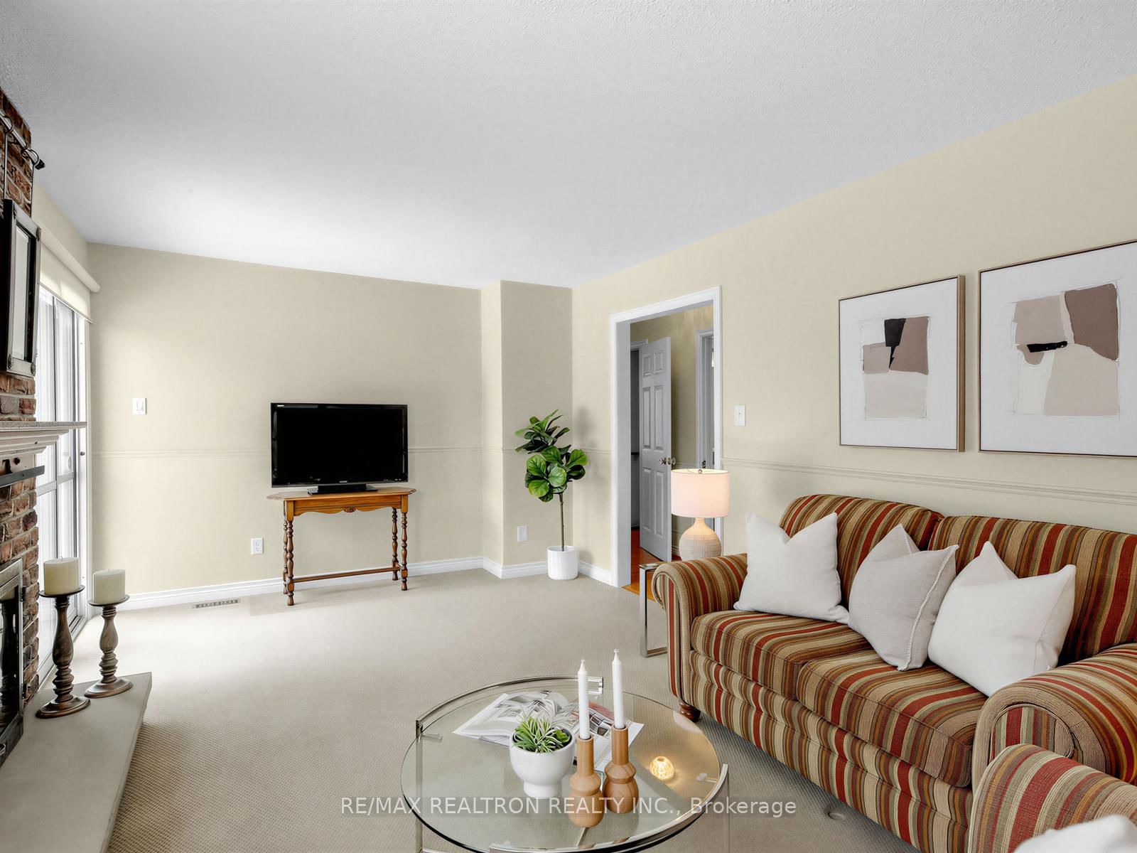 Detached House sold at 35 Sir Galahad Place, Markham, Ontario, L3P 3K7 - Markham Village - MLS: N12778752