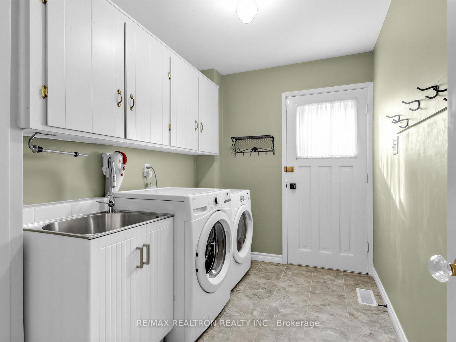 Detached House sold at 35 Sir Galahad Place, Markham, Ontario, L3P 3K7 - Markham Village - MLS: N12778752