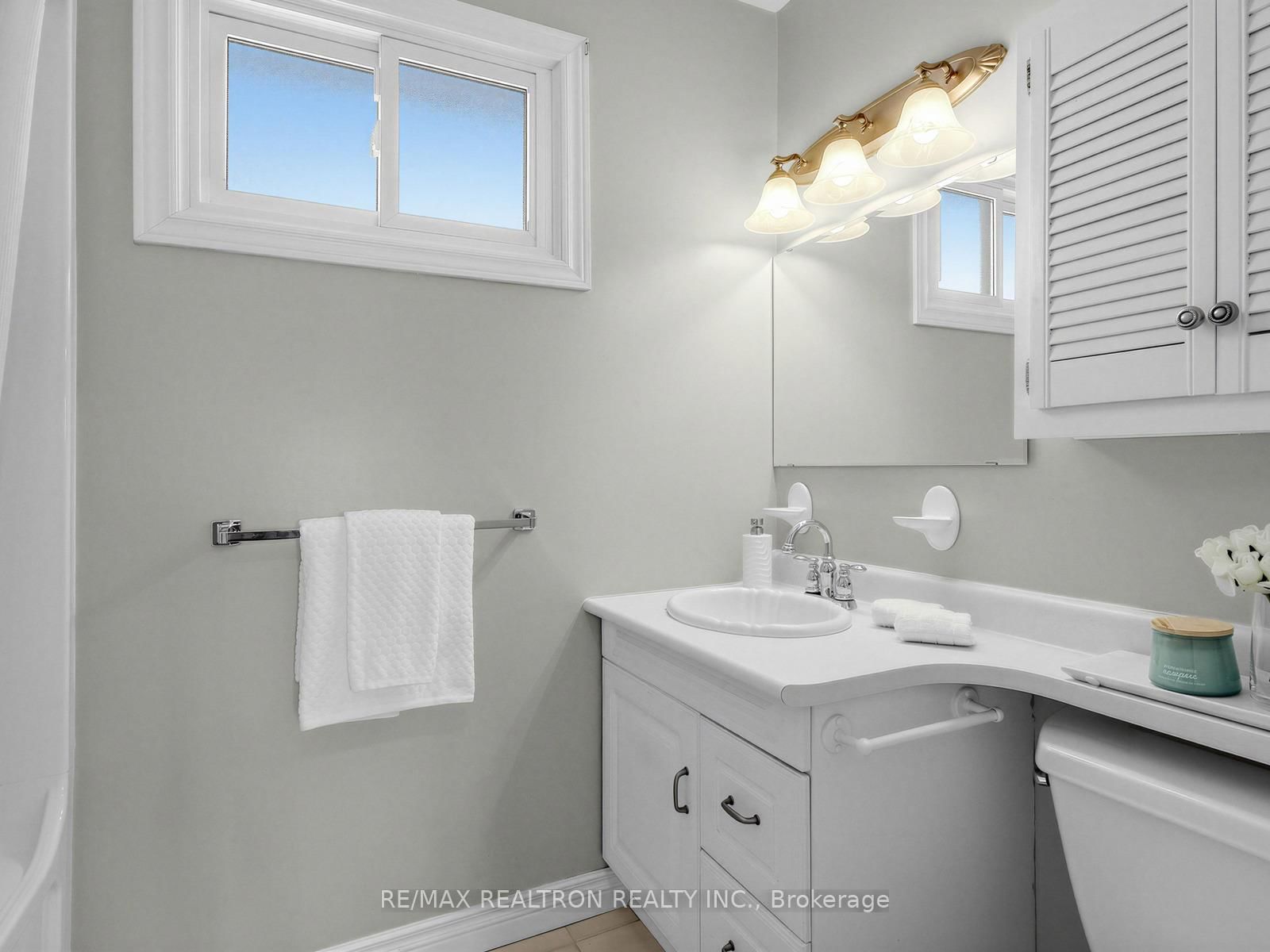 Detached House sold at 35 Sir Galahad Place, Markham, Ontario, L3P 3K7 - Markham Village - MLS: N12778752