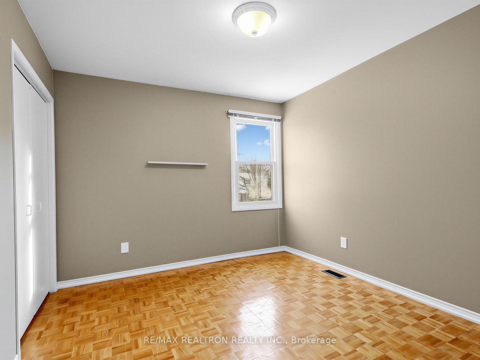 Detached House sold at 35 Sir Galahad Place, Markham, Ontario, L3P 3K7 - Markham Village - MLS: N12778752