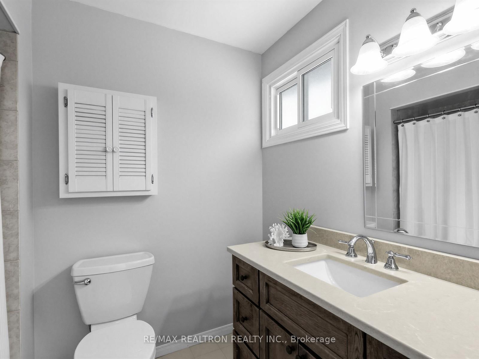 Detached House sold at 35 Sir Galahad Place, Markham, Ontario, L3P 3K7 - Markham Village - MLS: N12778752