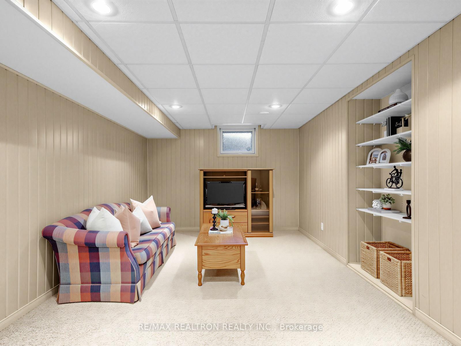 Detached House sold at 35 Sir Galahad Place, Markham, Ontario, L3P 3K7 - Markham Village - MLS: N12778752