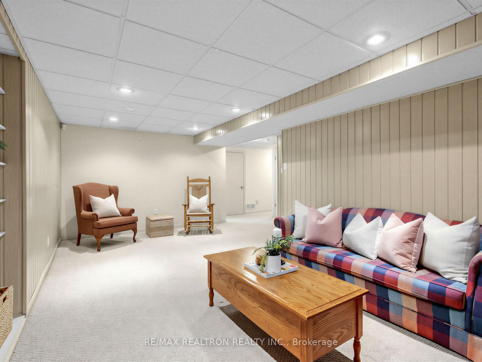 Detached House sold at 35 Sir Galahad Place, Markham, Ontario, L3P 3K7 - Markham Village - MLS: N12778752