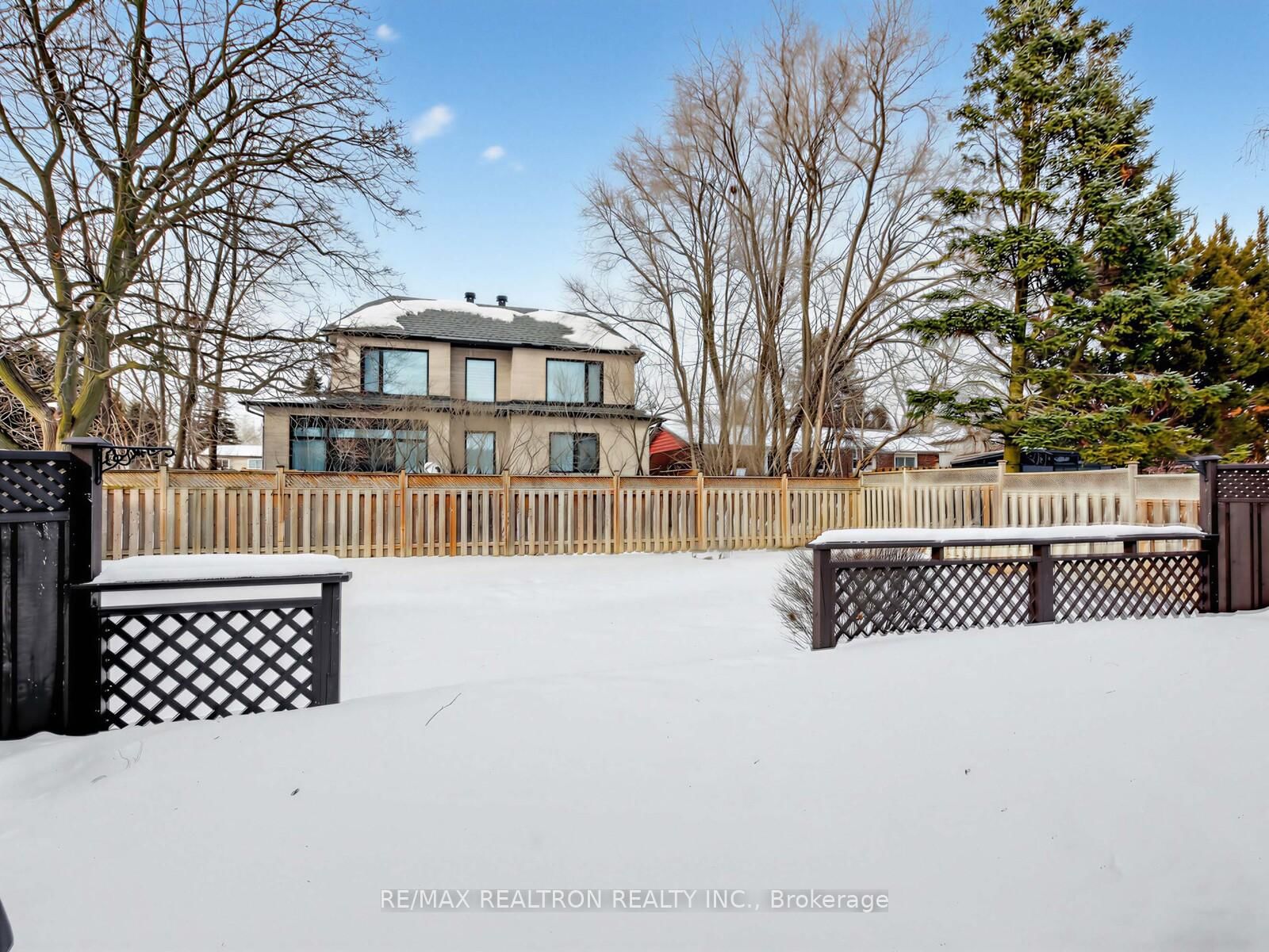 Detached House sold at 35 Sir Galahad Place, Markham, Ontario, L3P 3K7 - Markham Village - MLS: N12778752