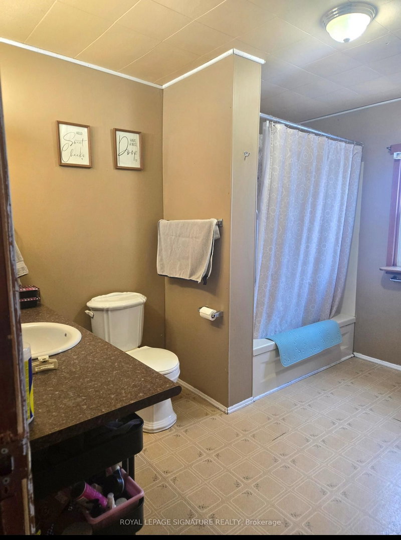 54 Farley Circ, Georgina, L0E 1S0 | Image 3