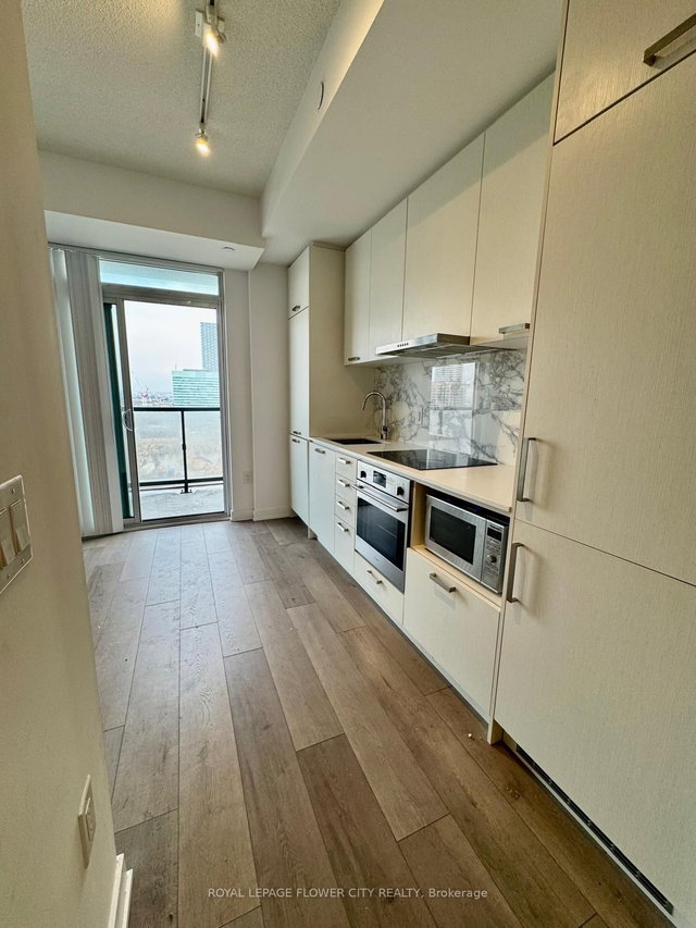 1517 - 38 Honeycrisp Crescent