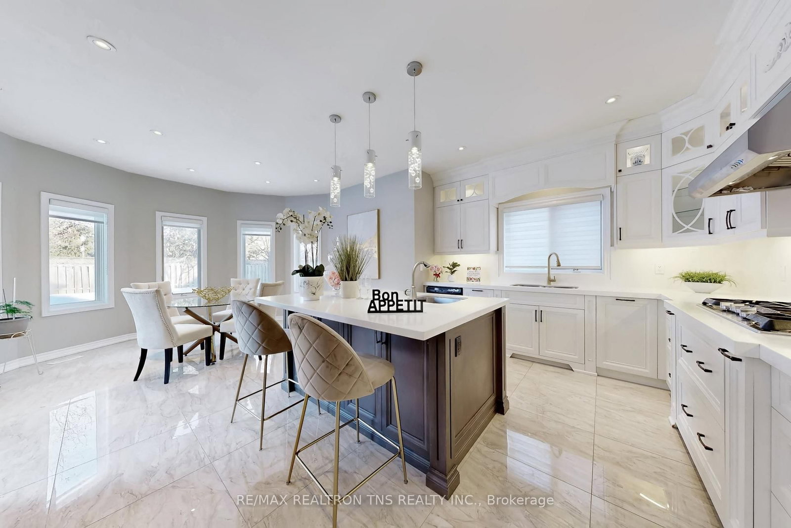 Detached House for sale at 11 Delevan Court, Richmond Hill, Ontario, L4B 3W8 - Bayview Hill - MLS: N12780610