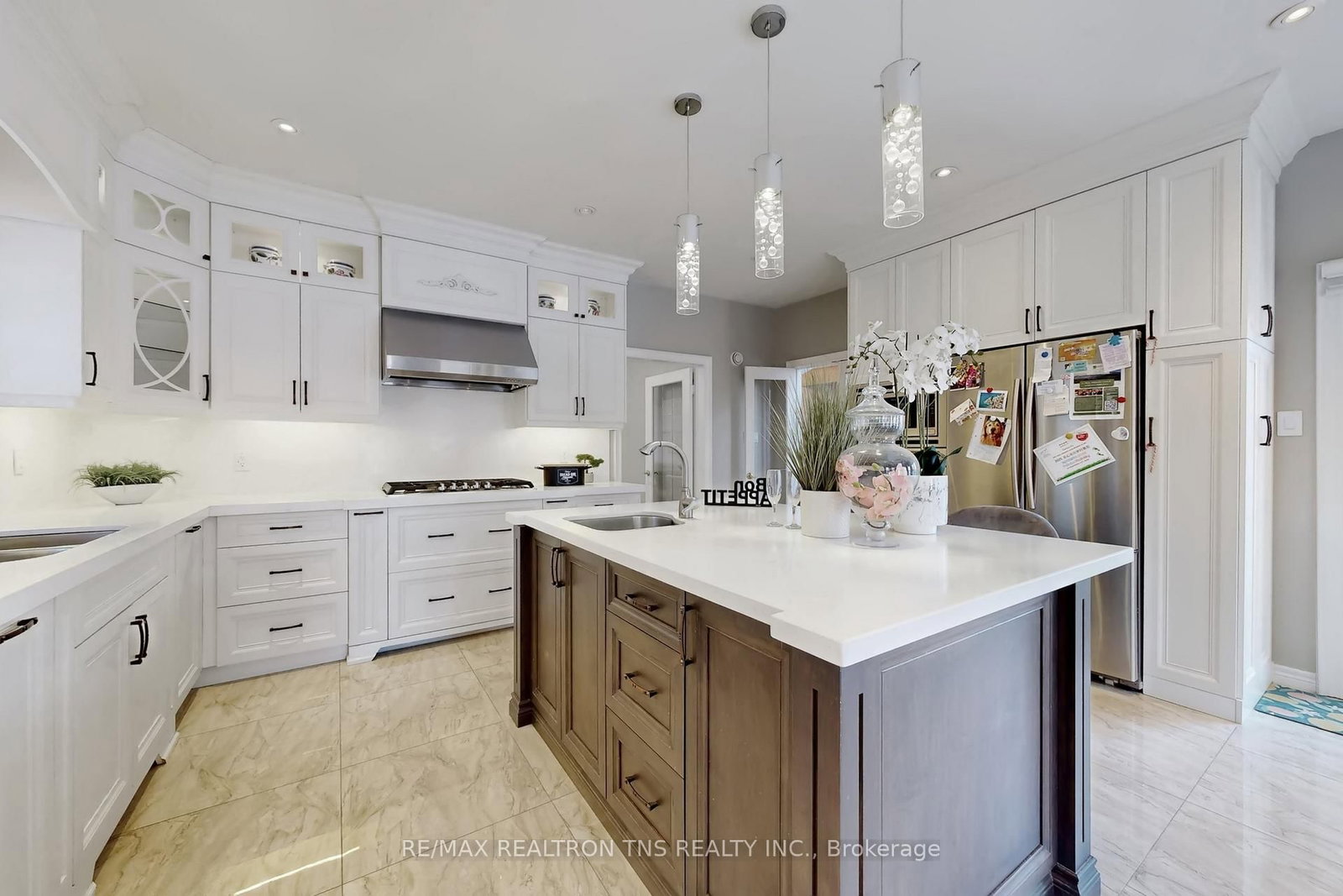 Detached House for sale at 11 Delevan Court, Richmond Hill, Ontario, L4B 3W8 - Bayview Hill - MLS: N12780610