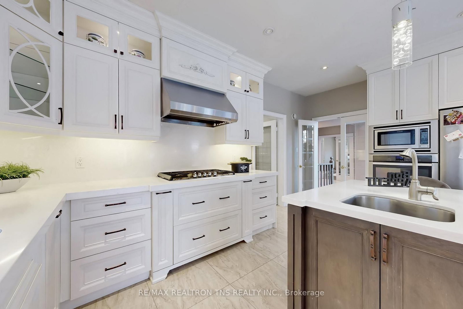 Detached House for sale at 11 Delevan Court, Richmond Hill, Ontario, L4B 3W8 - Bayview Hill - MLS: N12780610