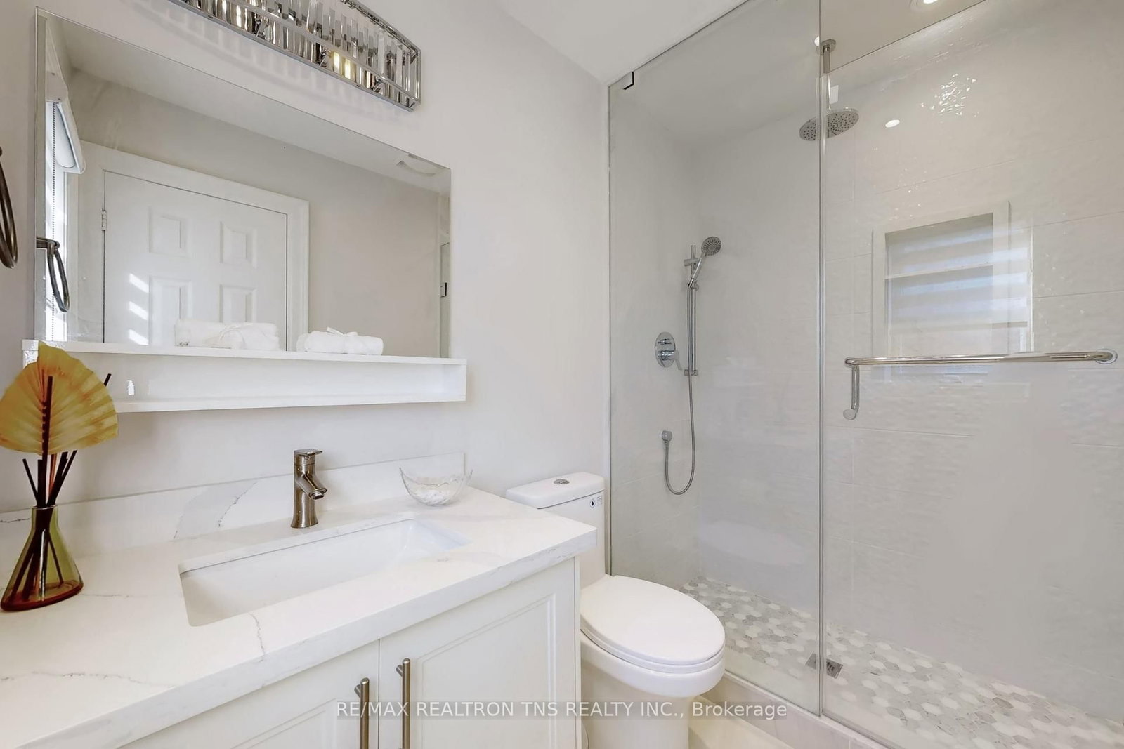 Detached House for sale at 11 Delevan Court, Richmond Hill, Ontario, L4B 3W8 - Bayview Hill - MLS: N12780610