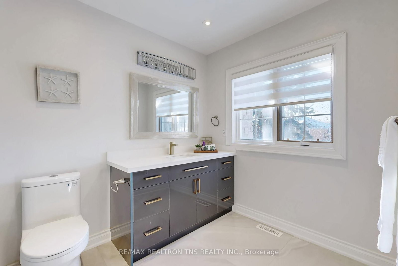 Detached House for sale at 11 Delevan Court, Richmond Hill, Ontario, L4B 3W8 - Bayview Hill - MLS: N12780610