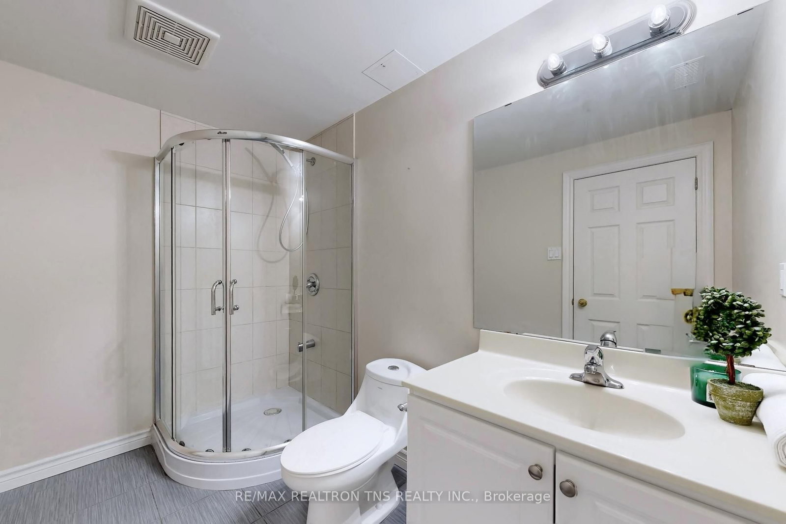 Detached House for sale at 11 Delevan Court, Richmond Hill, Ontario, L4B 3W8 - Bayview Hill - MLS: N12780610