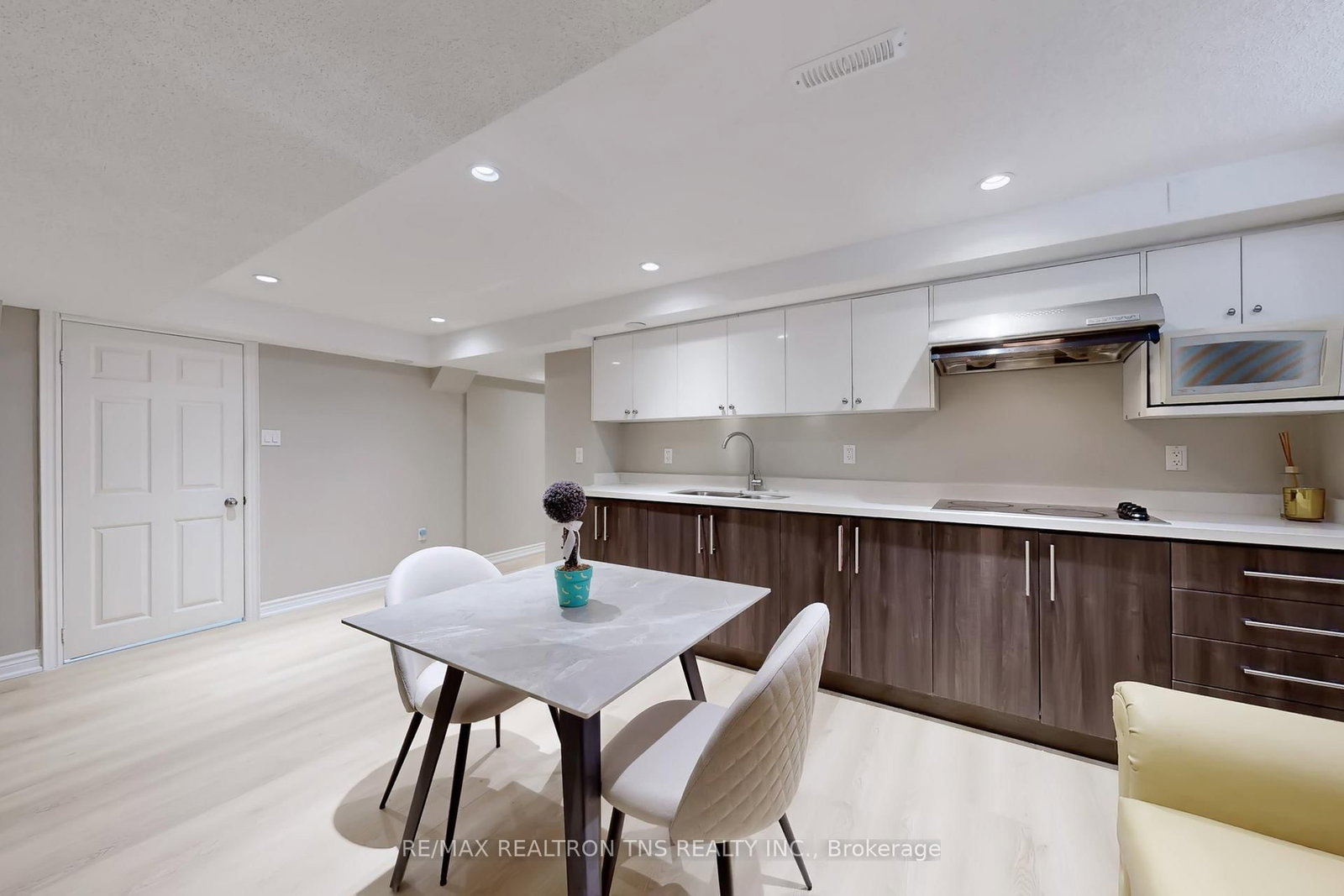 Detached House for sale at 11 Delevan Court, Richmond Hill, Ontario, L4B 3W8 - Bayview Hill - MLS: N12780610