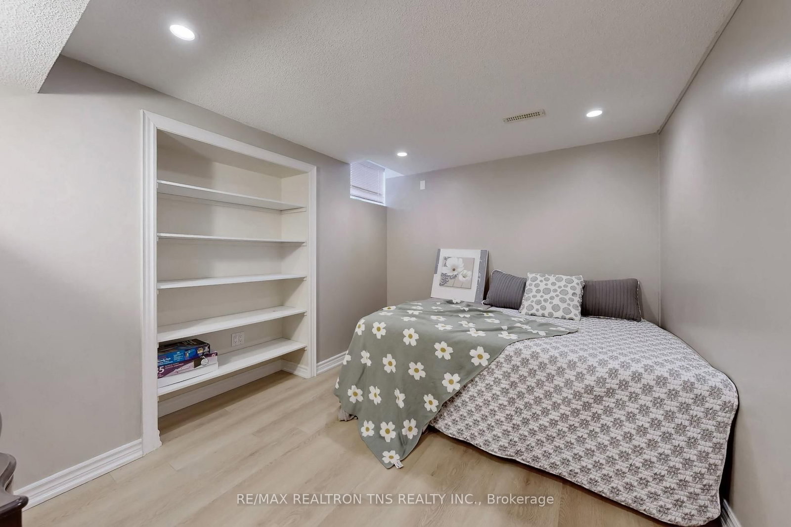 Detached House for sale at 11 Delevan Court, Richmond Hill, Ontario, L4B 3W8 - Bayview Hill - MLS: N12780610