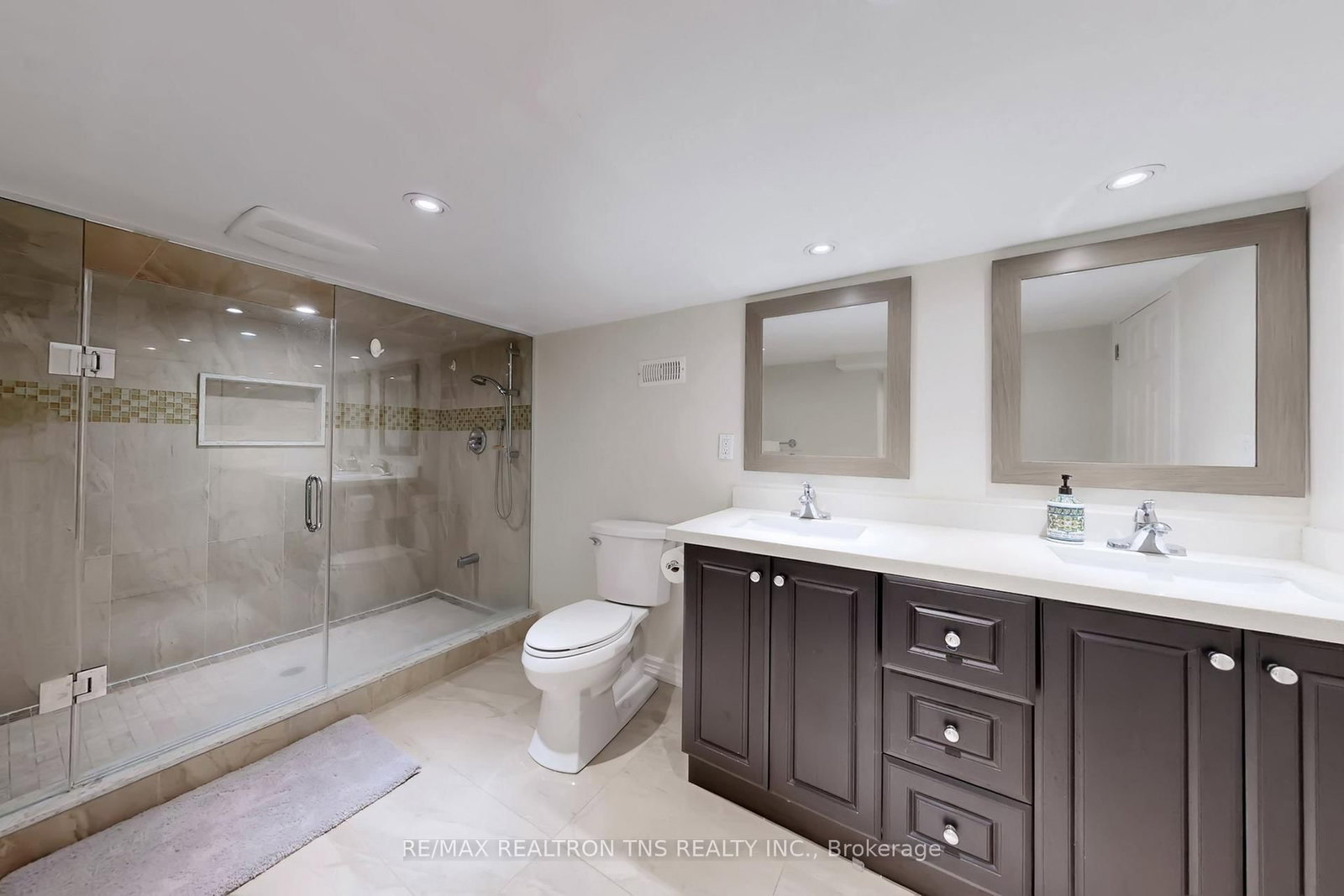 Detached House for sale at 11 Delevan Court, Richmond Hill, Ontario, L4B 3W8 - Bayview Hill - MLS: N12780610