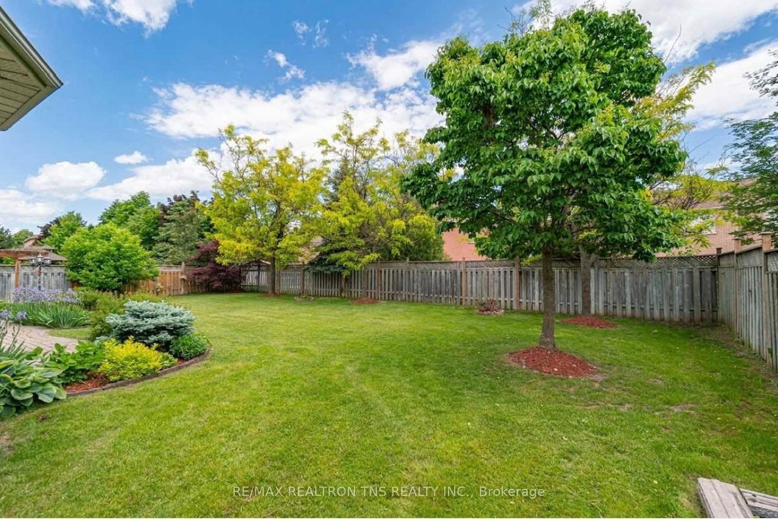 Detached House for sale at 11 Delevan Court, Richmond Hill, Ontario, L4B 3W8 - Bayview Hill - MLS: N12780610