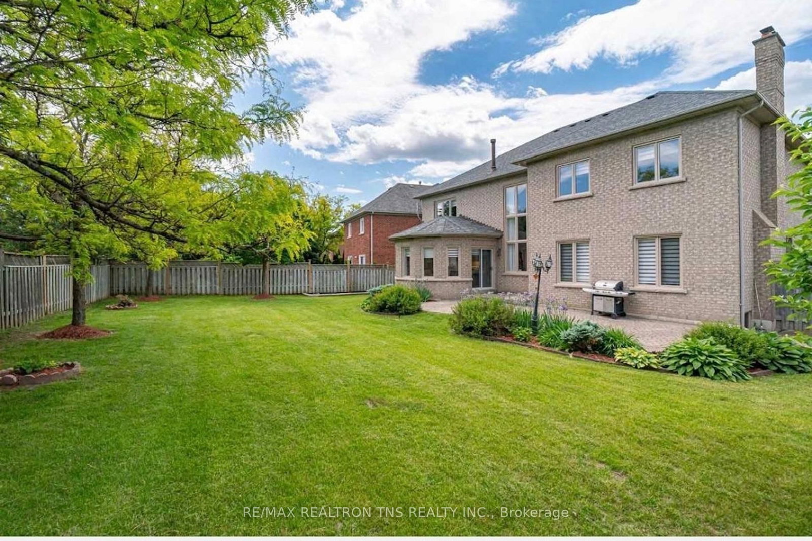 Detached House for sale at 11 Delevan Court, Richmond Hill, Ontario, L4B 3W8 - Bayview Hill - MLS: N12780610