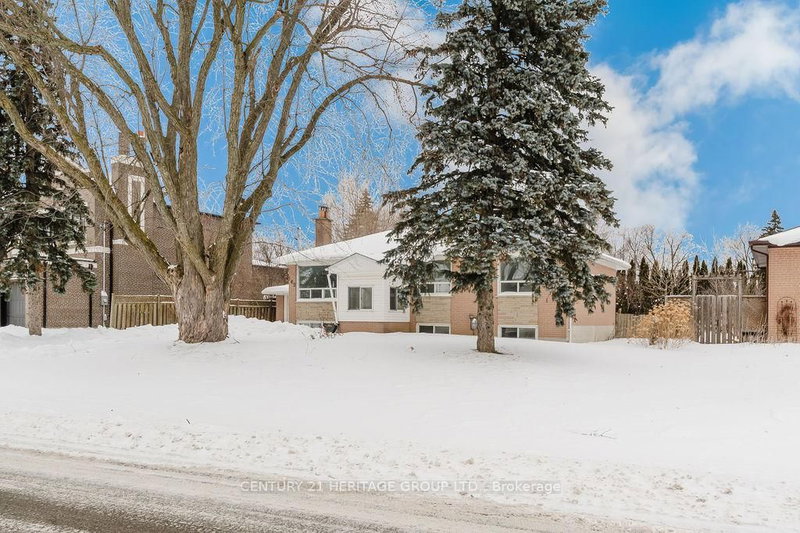 142 Kingslynn Dr, King, L7B 1H1 | Image 2