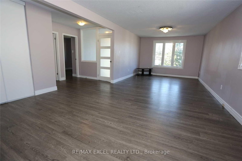 Main - 122 Armitage Dr, Newmarket, L3Y 5L7 | Image 2