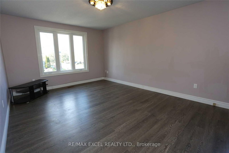 Main - 122 Armitage Dr, Newmarket, L3Y 5L7 | Image 3