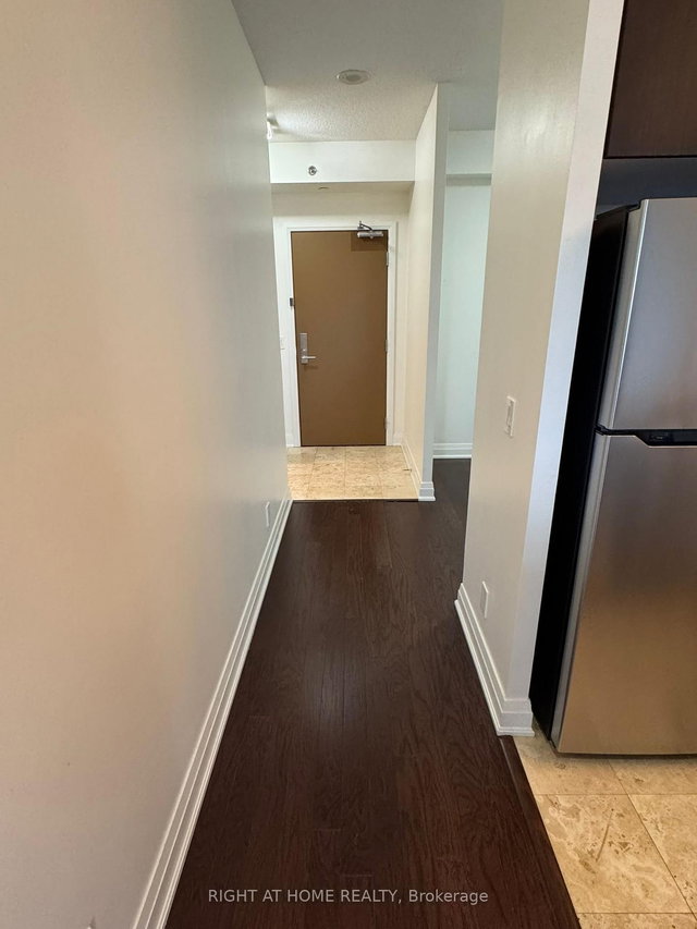 702 - 520 Steeles Avenue W