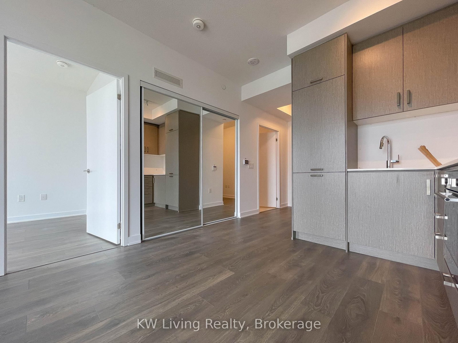 60 Honeycrisp Crescent, Unit 1510 - Photo 11
