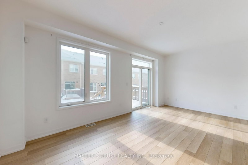 208 Harding Park St, Newmarket, L3Y 0E3 | Image 3