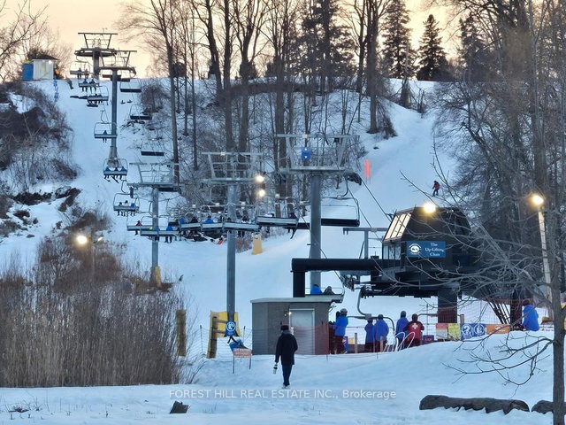 9 Vistaview Boulevard