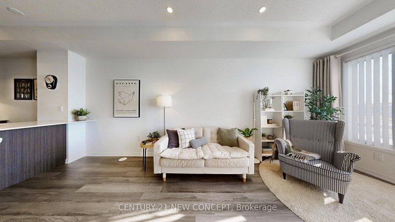 TH 284 - 140 Honeycrisp Cres, Vaughan, L4K 0N7 | Image 2