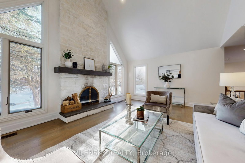 32 Whitfield Crt, Aurora, L4G 5L7 | Image 3