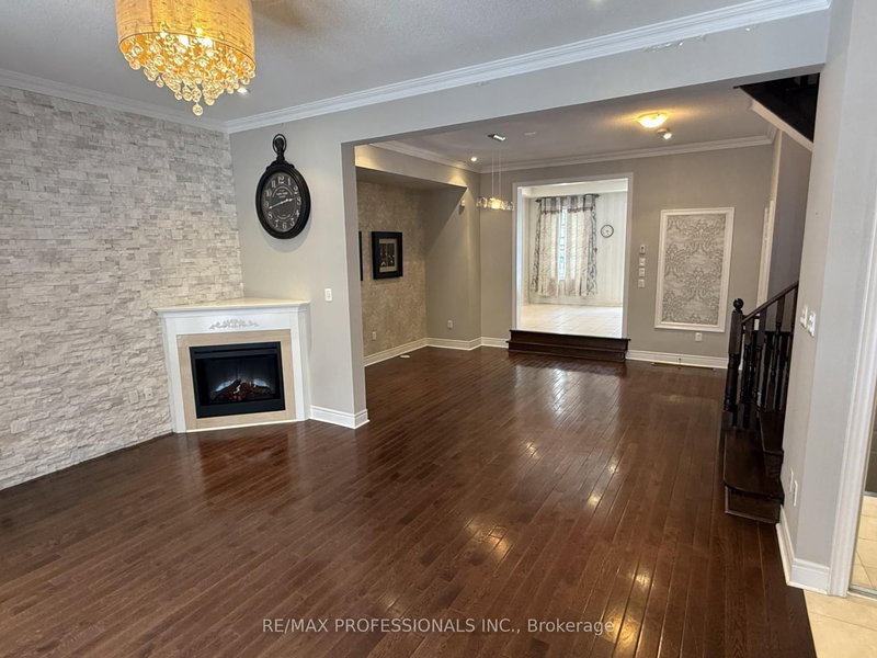 72 Upper Duke Cres, Markham, L6G 0B6 | Image 2