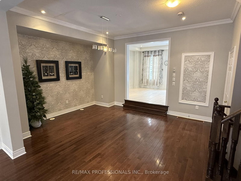72 Upper Duke Cres, Markham, L6G 0B6 | Image 3