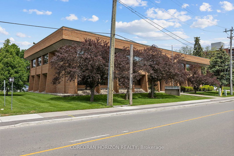 21 Dunlop St, Richmond Hill, L4C 2M6 | Image 2