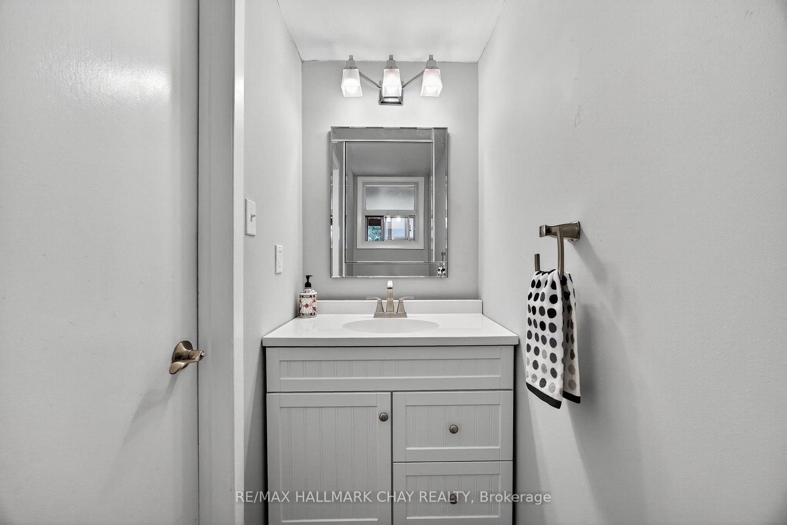 Detached House for sale at 49 Brown Street, New Tecumseth, Ontario, L0G 1W0 - Tottenham - MLS: N12783596