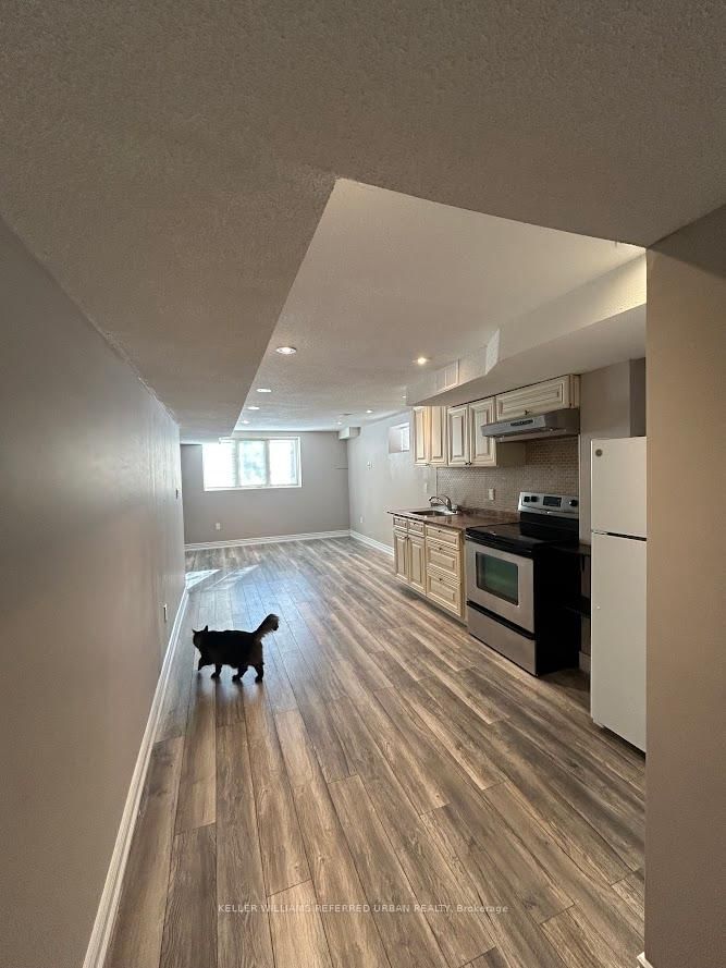 Lower - 43 Littleriver Crt, Vaughan, L6A 0K4 | Image 2