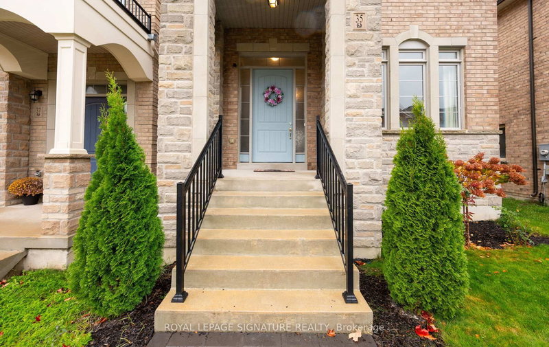 35 Clara May Ave, East Gwillimbury, L9N 0R4 | Image 2