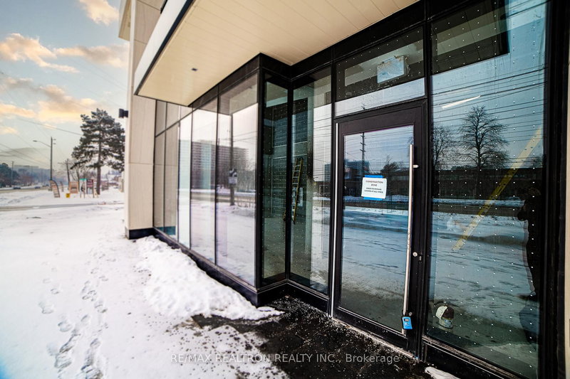 118 - 8188 Yonge St, Vaughan, L4J 0M2 | Image 2