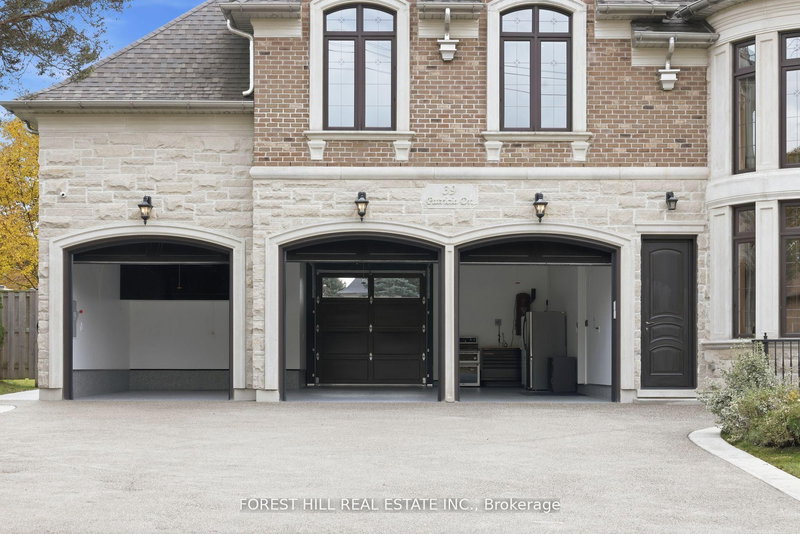 39 Patricia Dr E, King, L7B 1H5 | Image 3