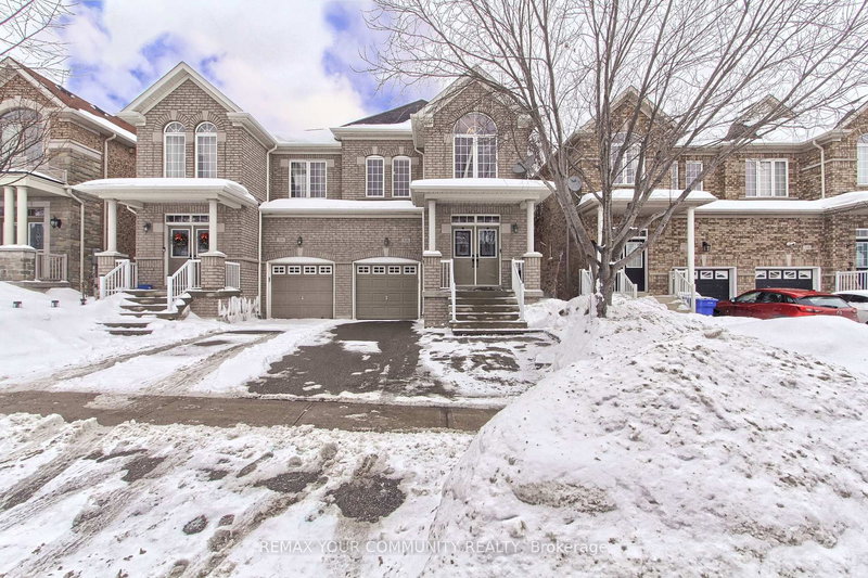 506 Foxcroft Blvd, Newmarket, L3X 3L6 | Image 2