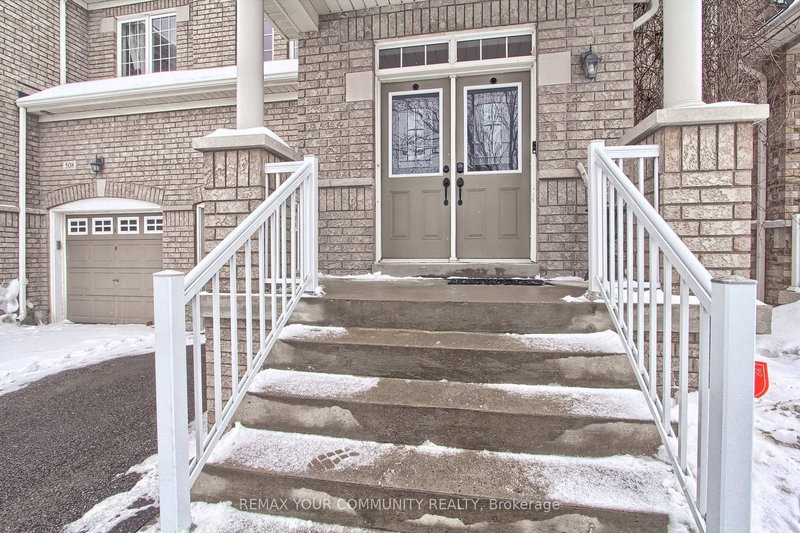 506 Foxcroft Blvd, Newmarket, L3X 3L6 | Image 3