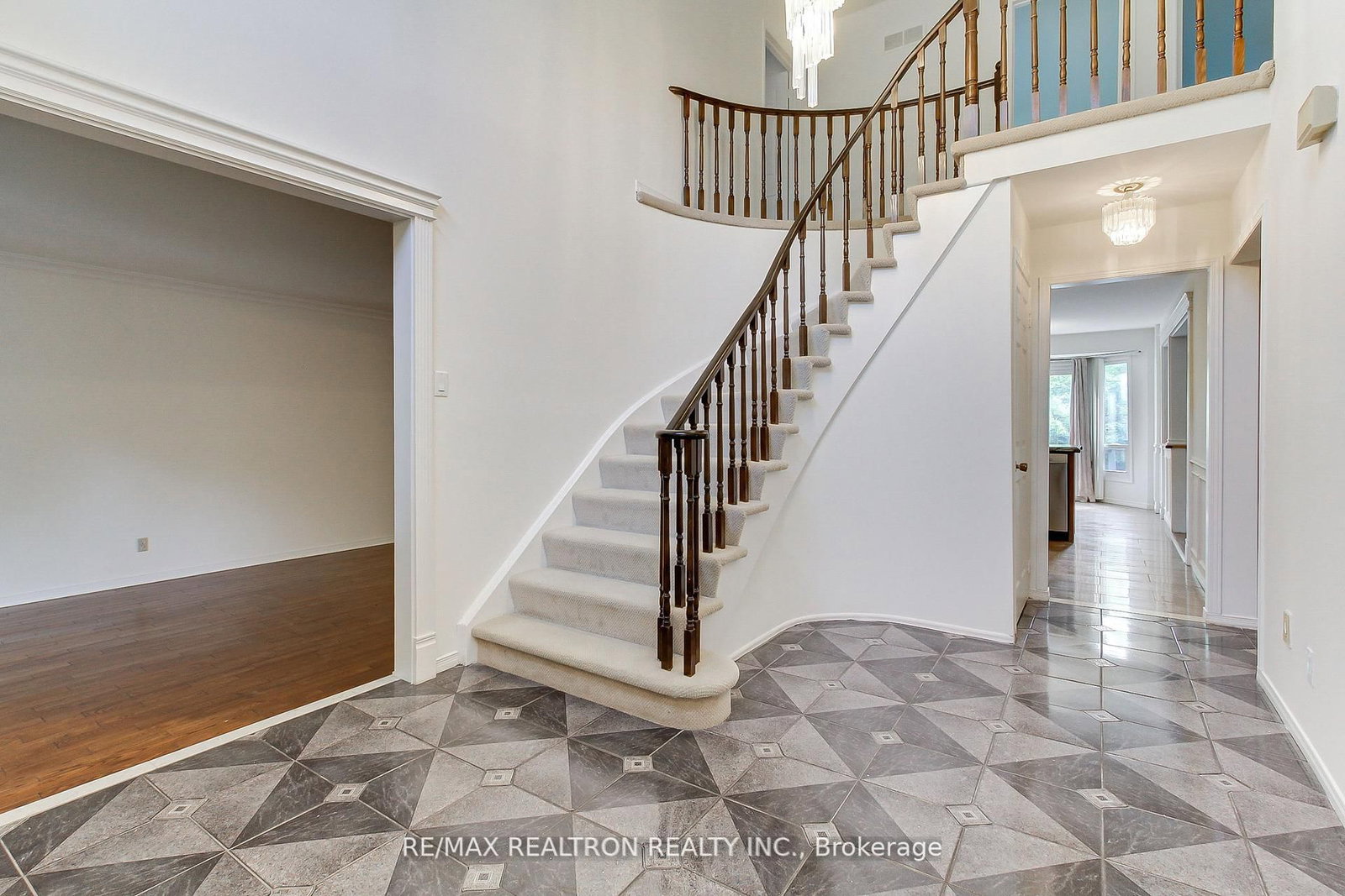 Detached House for sale at 19 Crystal Drive, Richmond Hill, Ontario, L4C 7Z4 - Mill Pond - MLS: N12786294