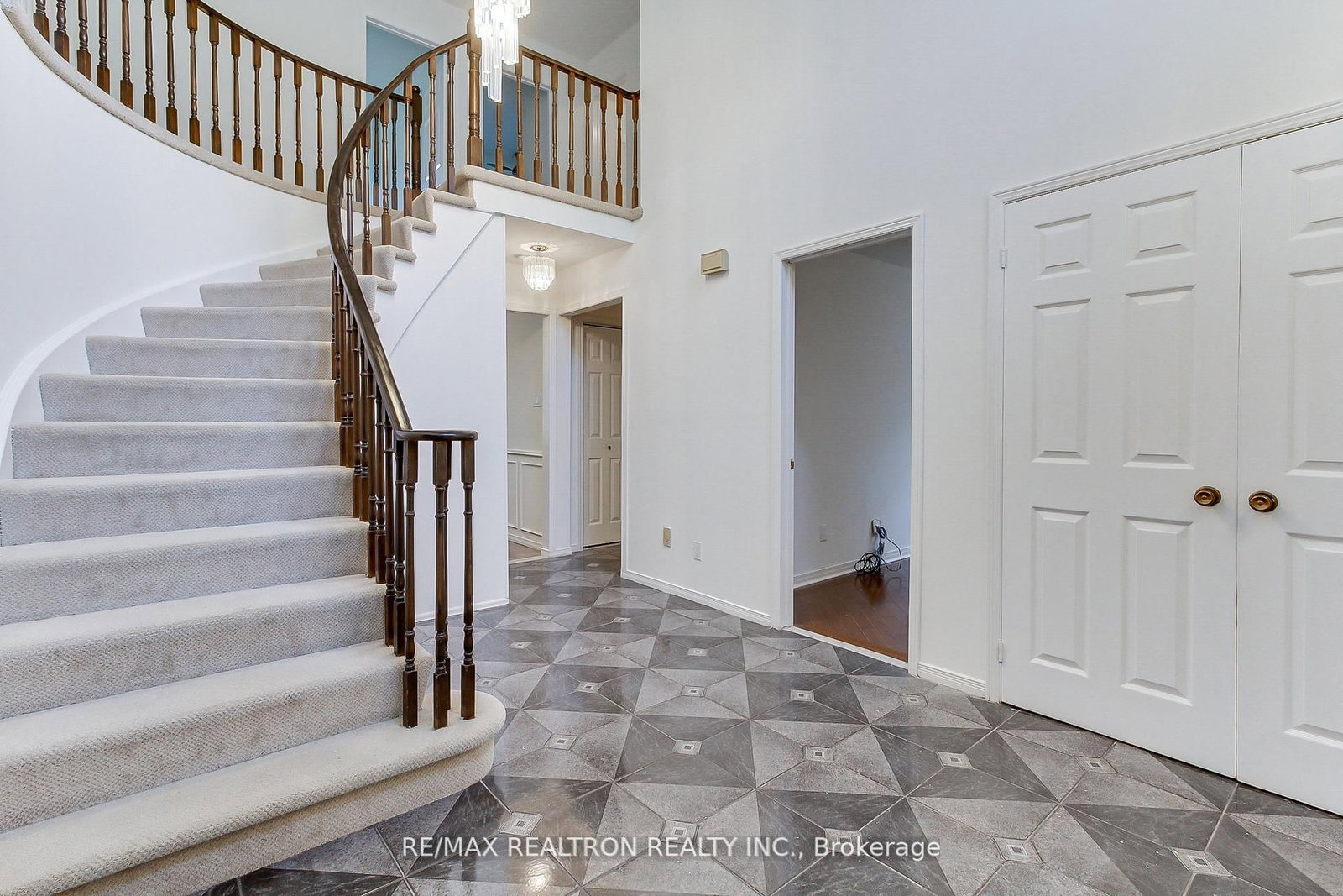 Detached House for sale at 19 Crystal Drive, Richmond Hill, Ontario, L4C 7Z4 - Mill Pond - MLS: N12786294