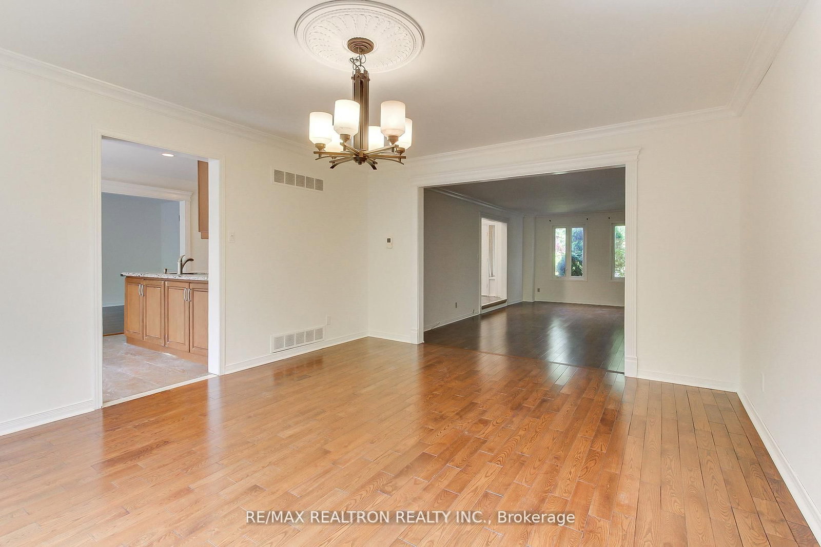 Detached House for sale at 19 Crystal Drive, Richmond Hill, Ontario, L4C 7Z4 - Mill Pond - MLS: N12786294