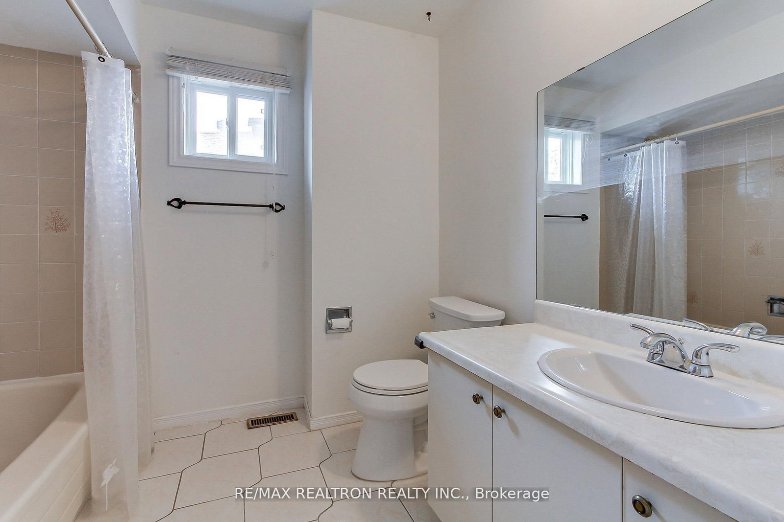 Detached House for sale at 19 Crystal Drive, Richmond Hill, Ontario, L4C 7Z4 - Mill Pond - MLS: N12786294