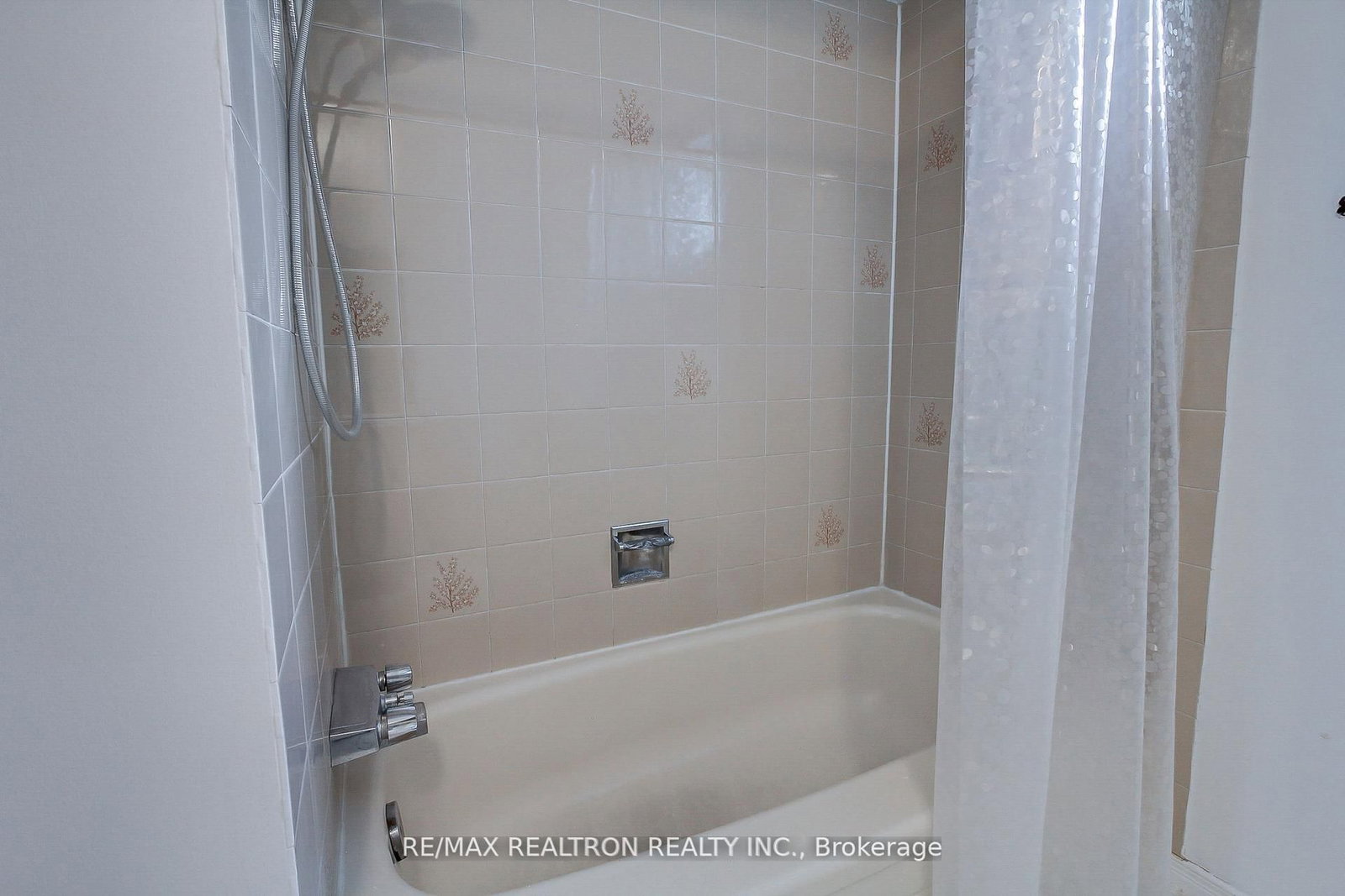 Detached House for sale at 19 Crystal Drive, Richmond Hill, Ontario, L4C 7Z4 - Mill Pond - MLS: N12786294